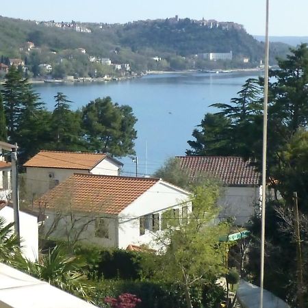 Apartments Vila Lavanda Omisalj Bagian luar foto