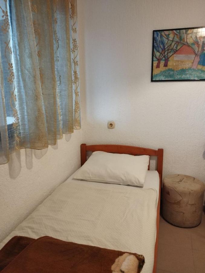 Apartments Vila Lavanda Omisalj Bagian luar foto