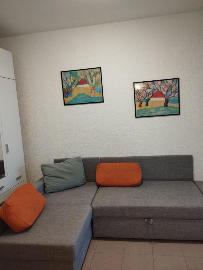 Apartments Vila Lavanda Omisalj Bagian luar foto