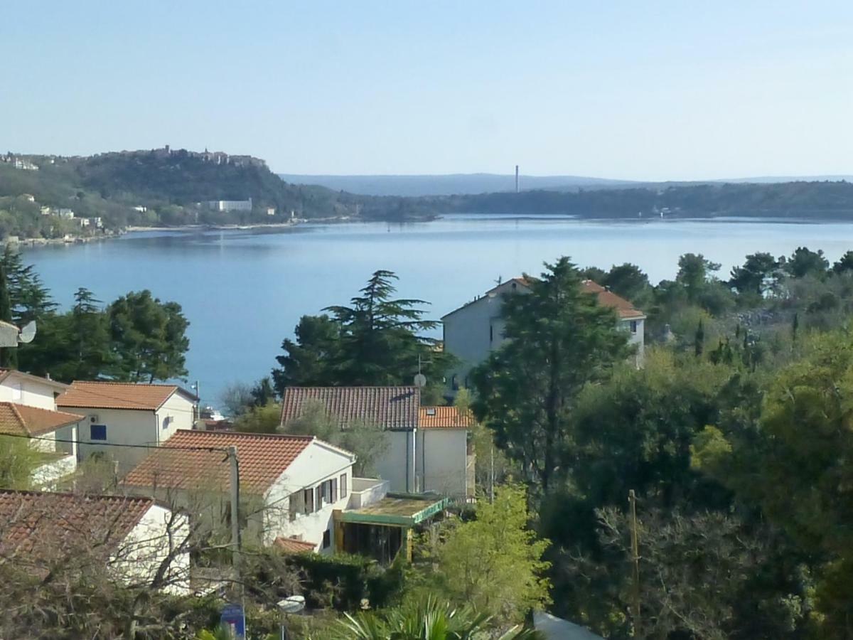 Apartments Vila Lavanda Omisalj Bagian luar foto