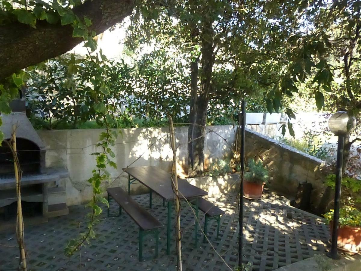 Apartments Vila Lavanda Omisalj Bagian luar foto