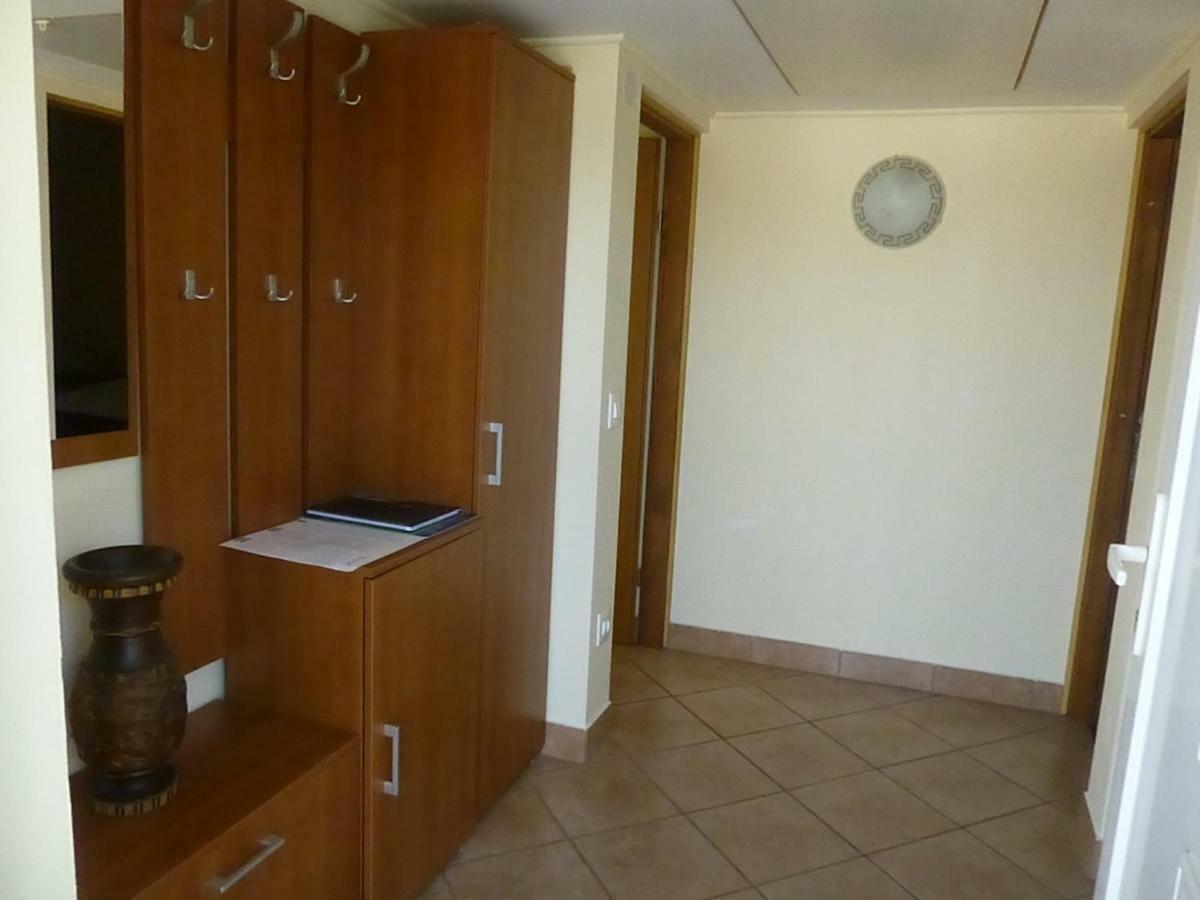 Apartments Vila Lavanda Omisalj Bagian luar foto