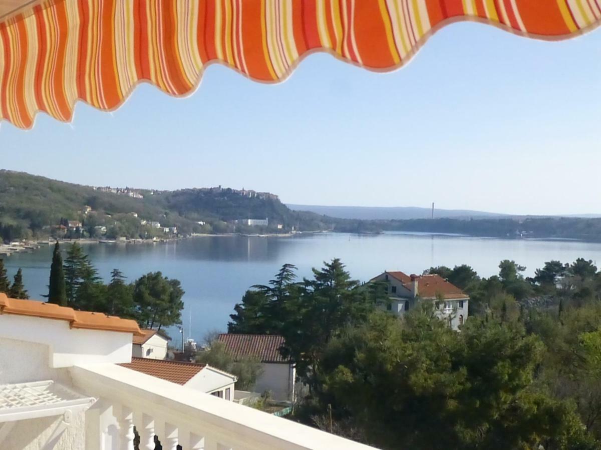 Apartments Vila Lavanda Omisalj Bagian luar foto