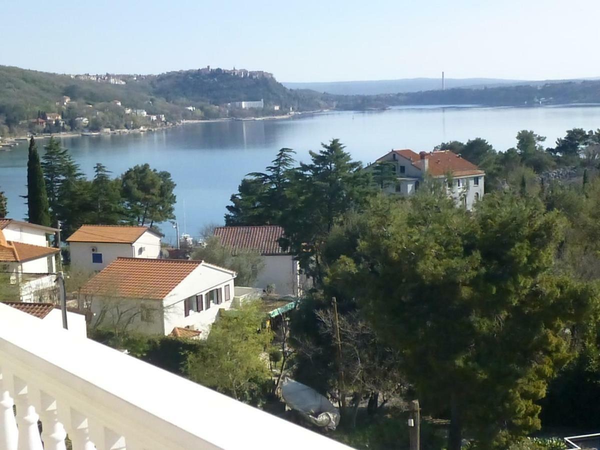 Apartments Vila Lavanda Omisalj Bagian luar foto