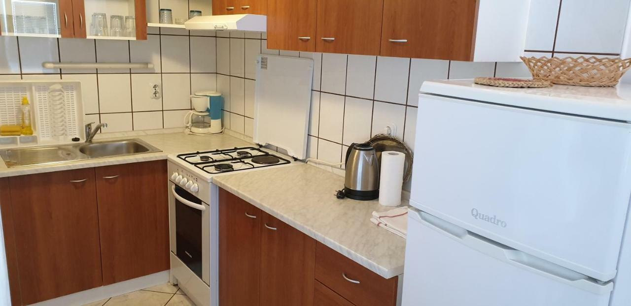Apartments Vila Lavanda Omisalj Bagian luar foto